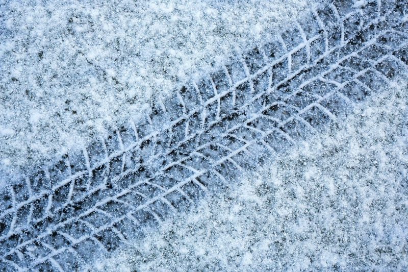 Winter Tire Tread Pattern in snow